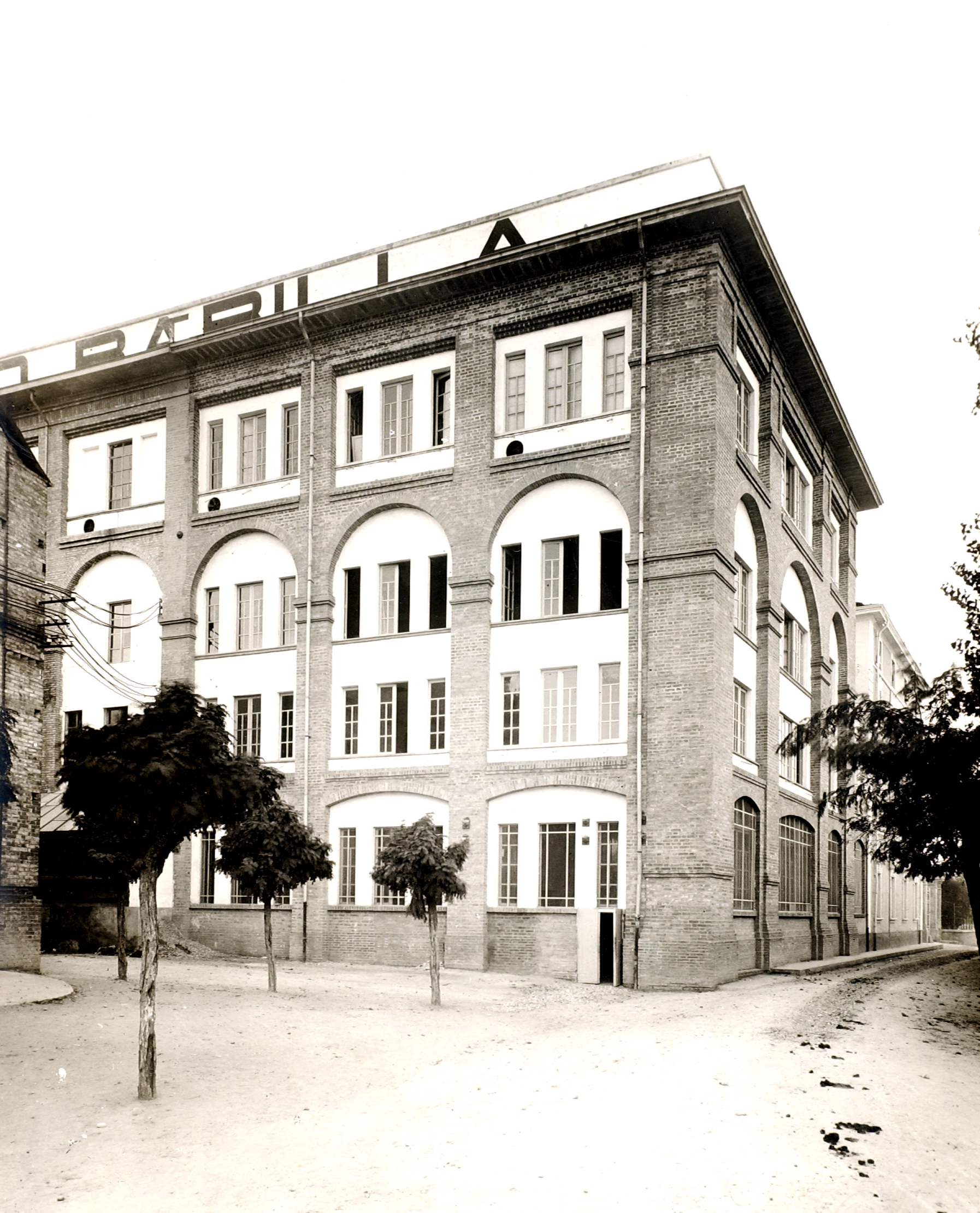 La nuova ala del Pastificio Barilla in una foto di Alberto Montacchini del 1927 [ASB, A50].