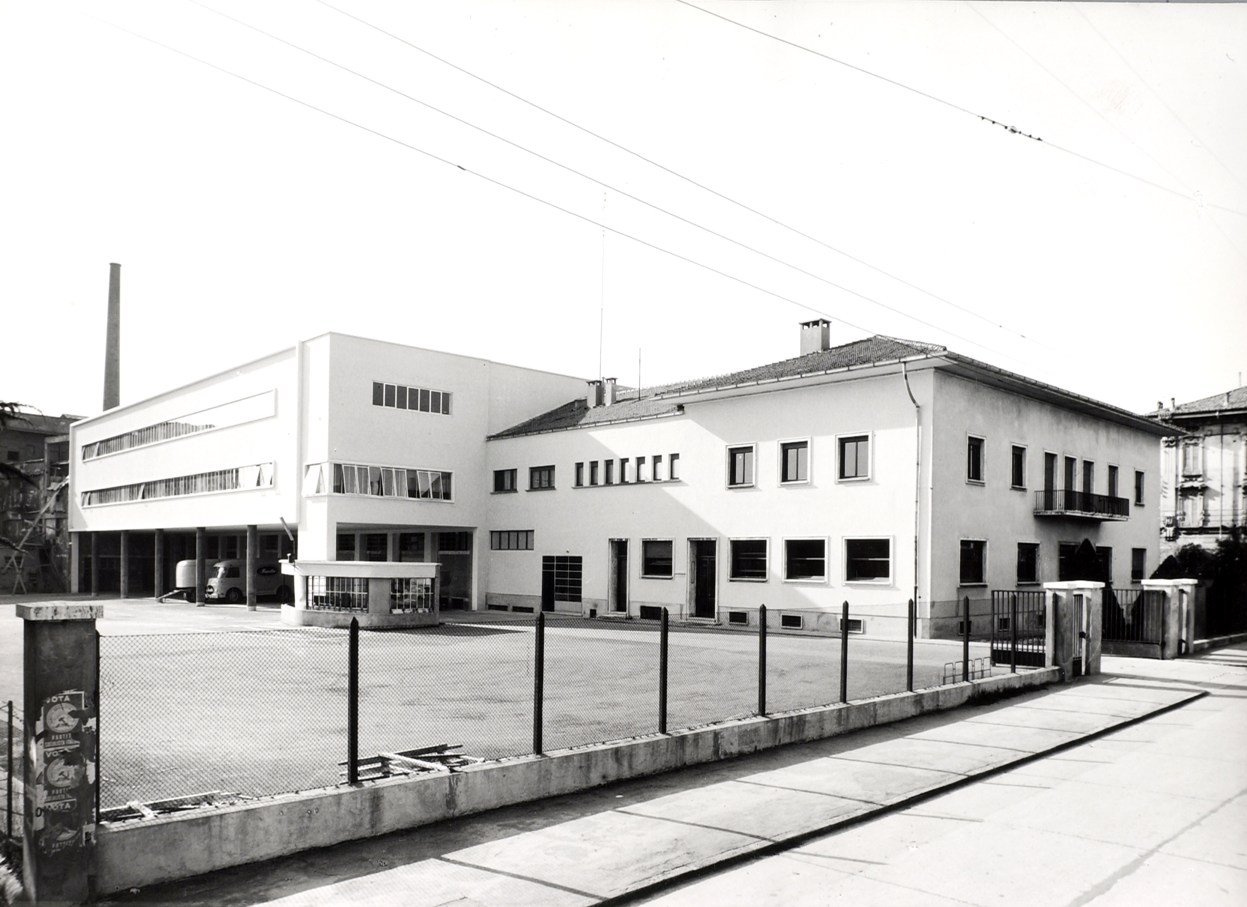 La palazzina degli uffici dopo le trasformazioni operate dall’ingegnere Ugo Vitali Mazza nel 1957 all’edificio del Mulino [ASB, Aa 391], primo stralcio dei lavori di trasformazione dello stabilimento nel dopoguerra.