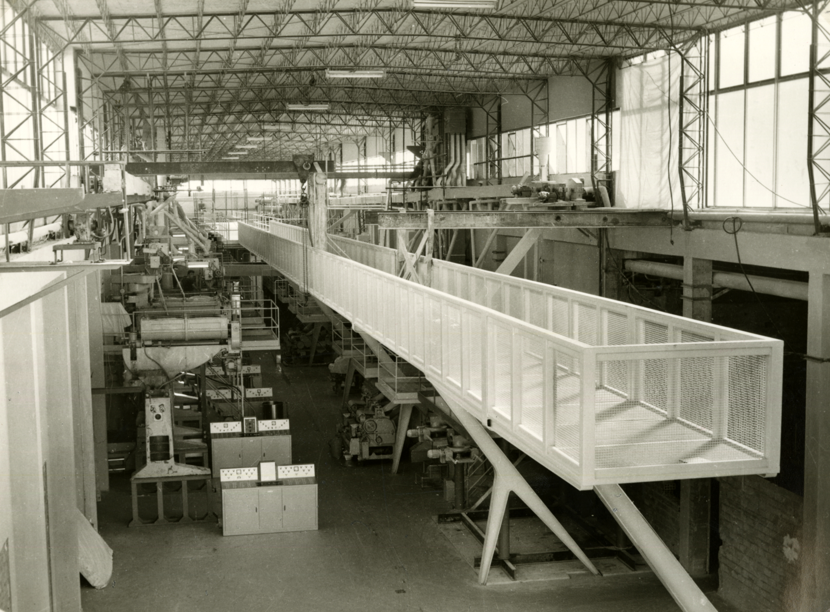 An inner view of the second floor of the Barilla plant at Barriera Vittorio Emanuele with the continuous presses [ASB, O, Stabilimenti, Photo by Carra].