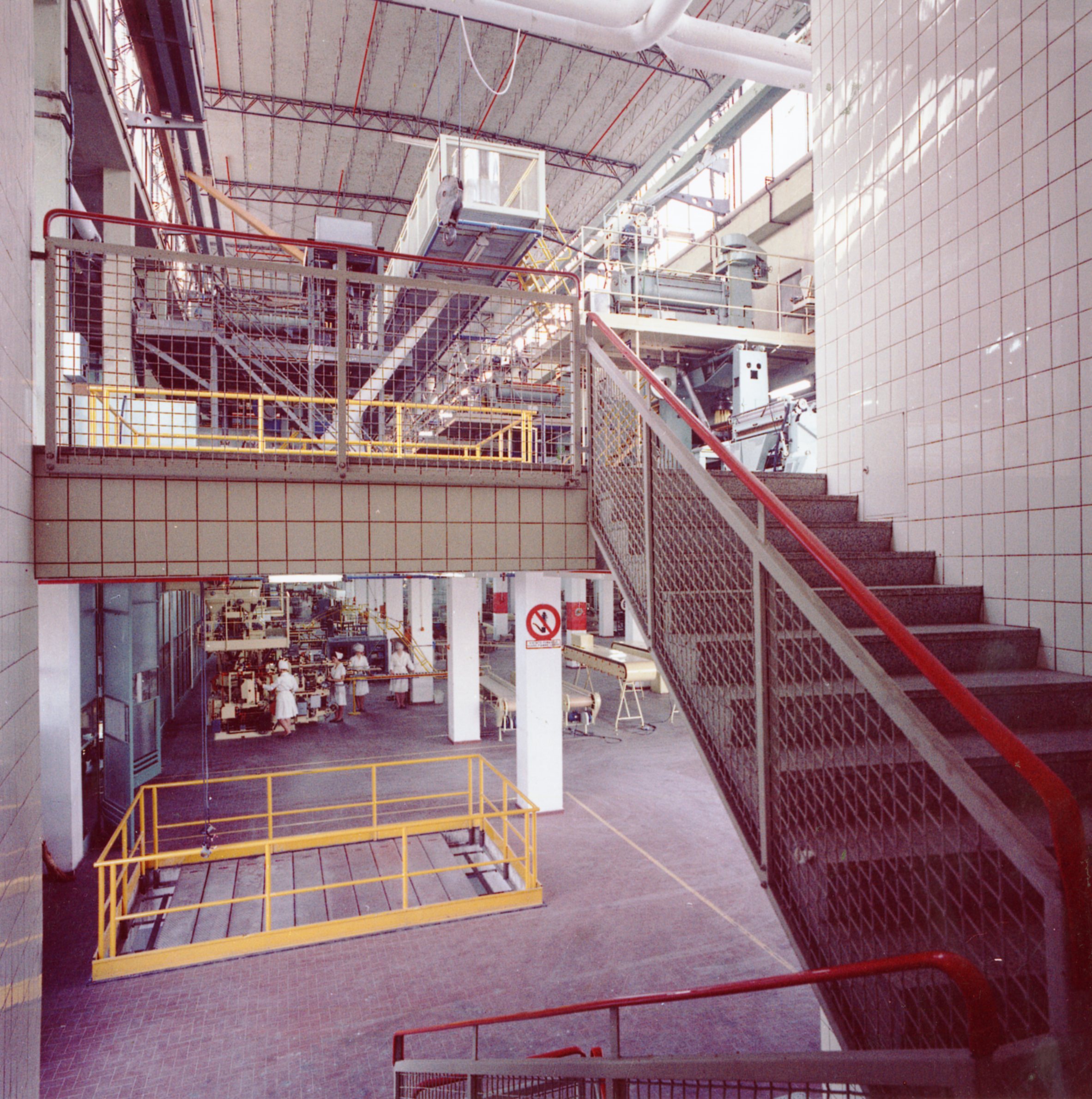 An inner view of the first and second floor of Barilla plant at Barriera Vittorio Emanuele in a photograph by Bruno Vaghi of the early 1960s [ASB, O, Plants].