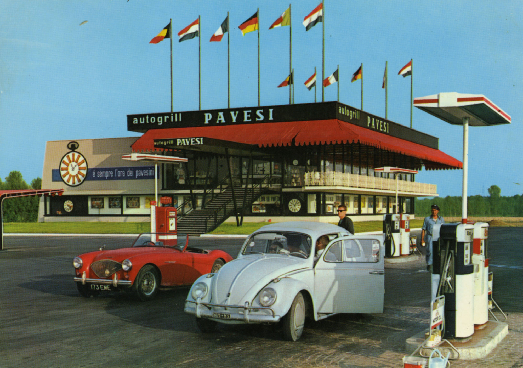 Pavesi Service Station postcard - Lodi