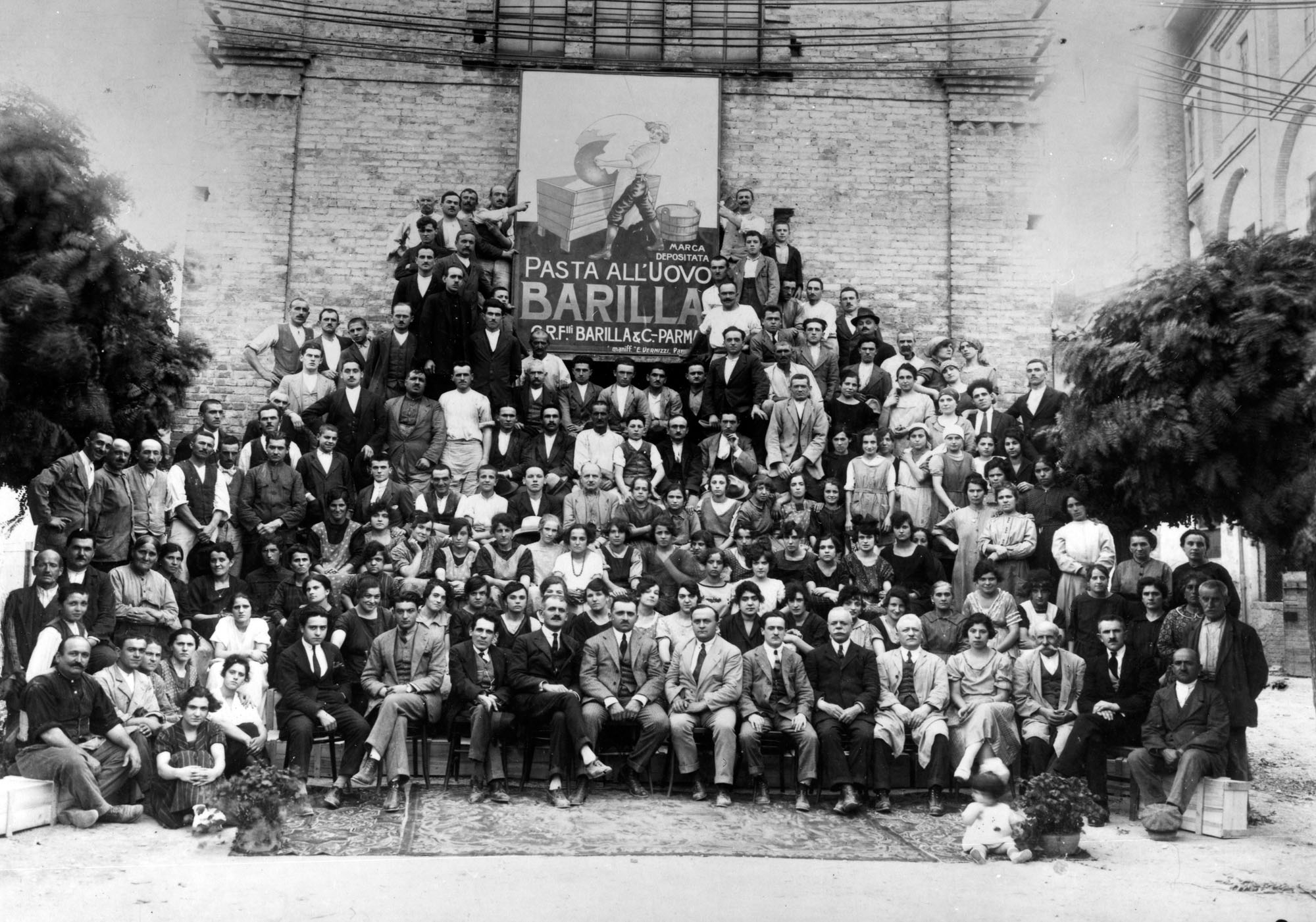 1921 - Zambini Brothers, Picture of the Barilla Pasta Plant employees in Parma