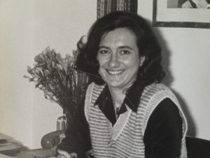 Graziella Carbone nell'ufficio CIN a Milano nel 1983