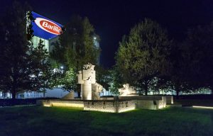 Pietro Cascella, Monumento Campi Di Grano, 1982 Vista Notturna