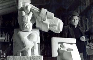 Pietro Cascella In Laboratorio Con Il Modellino In Scala Del Monumento Campi Di Grano, 1980